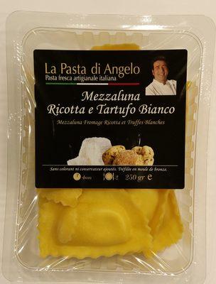 Mezzaluna Ricotta E Tartufo Bianco