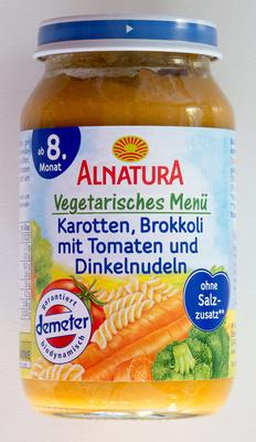 Vegetarisches Men Karotten, Brokkoli Mit Tomaten Und Dinkelnudeln