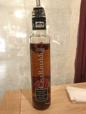 Condiments Con Olio Extra Virgine Di Oliva E Peperoncino